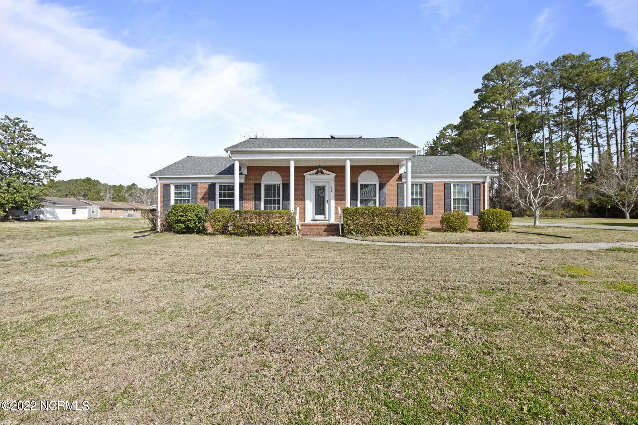 Property Photo:  105 Club Lane  NC 28546 