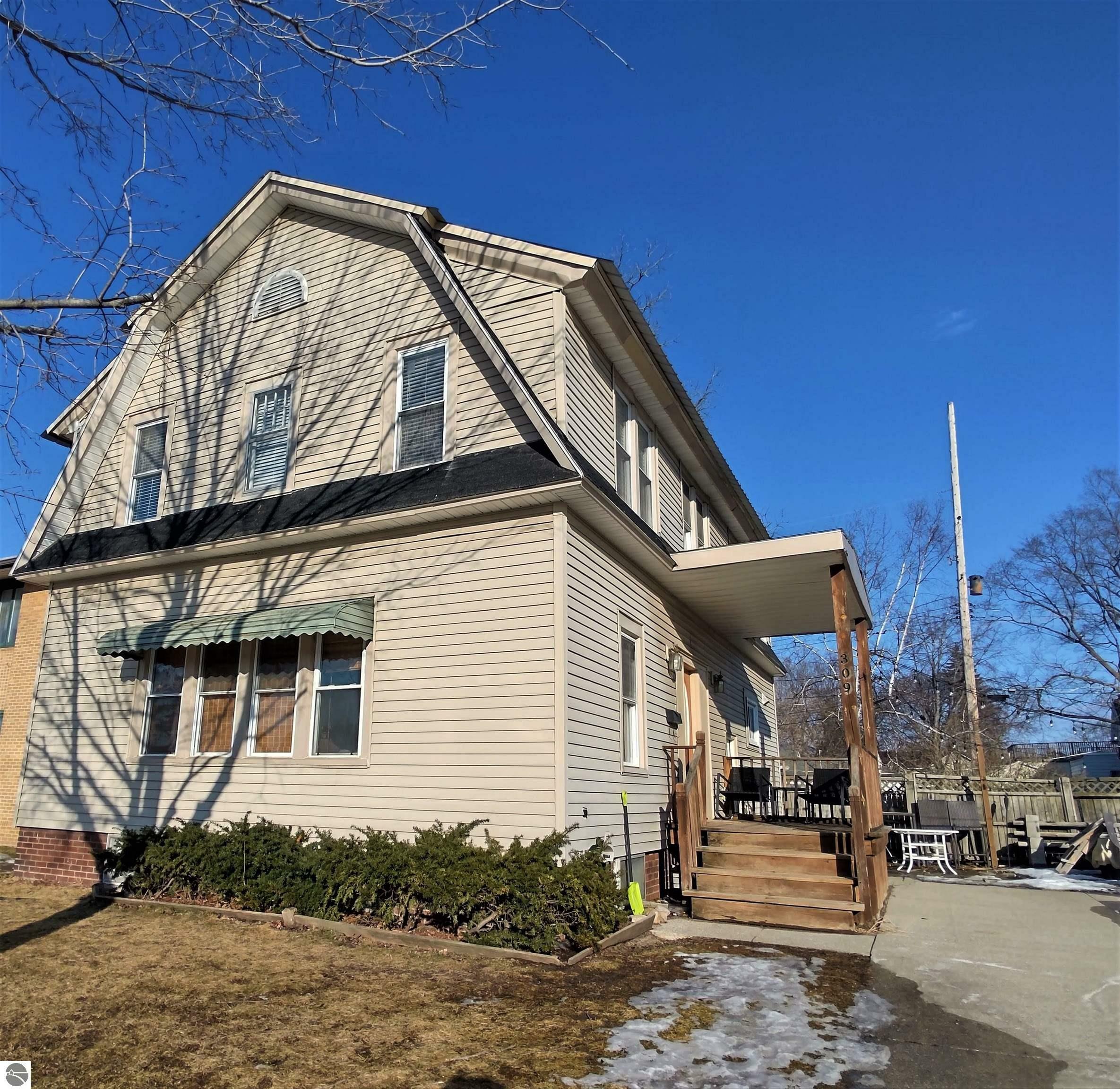 Property Photo:  309 S Franklin  MI 48858 