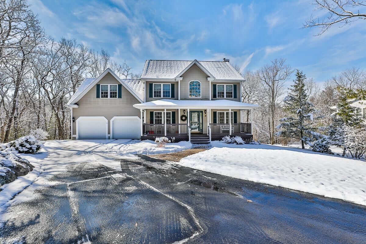 Property Photo:  14 Flag Court  NH 03032 