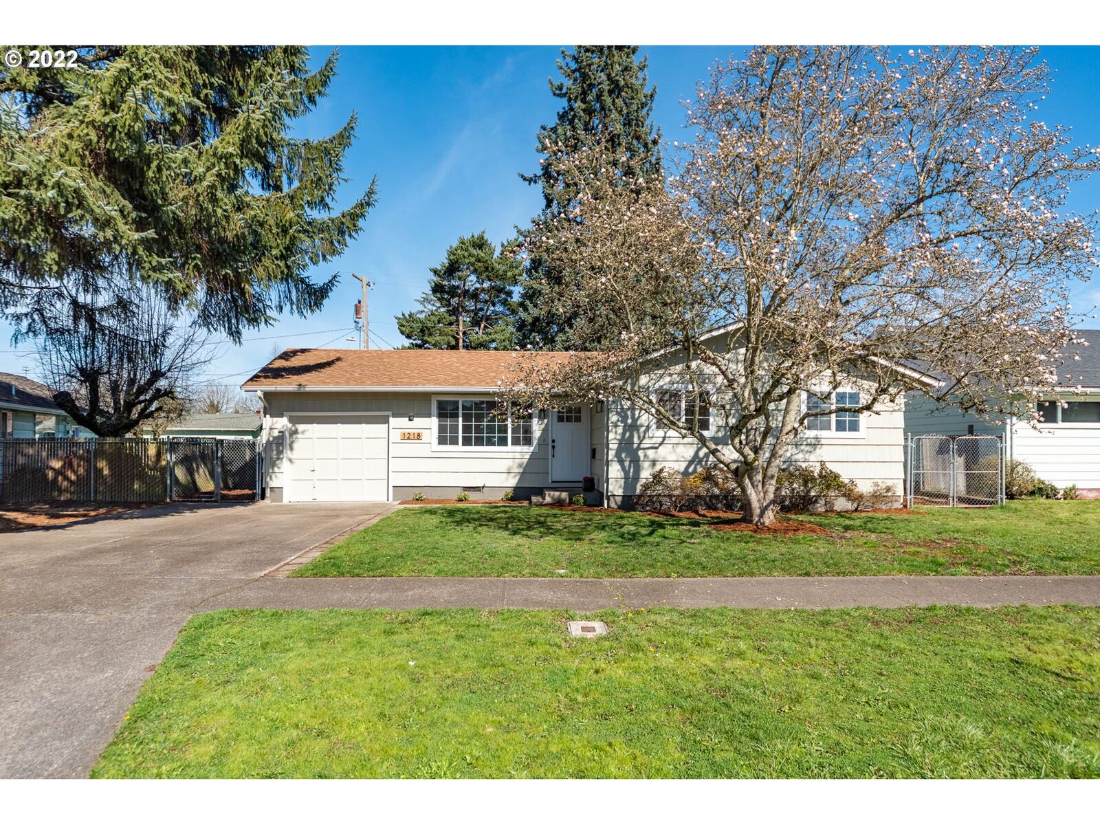 Property Photo: 1218 N St OR 97477