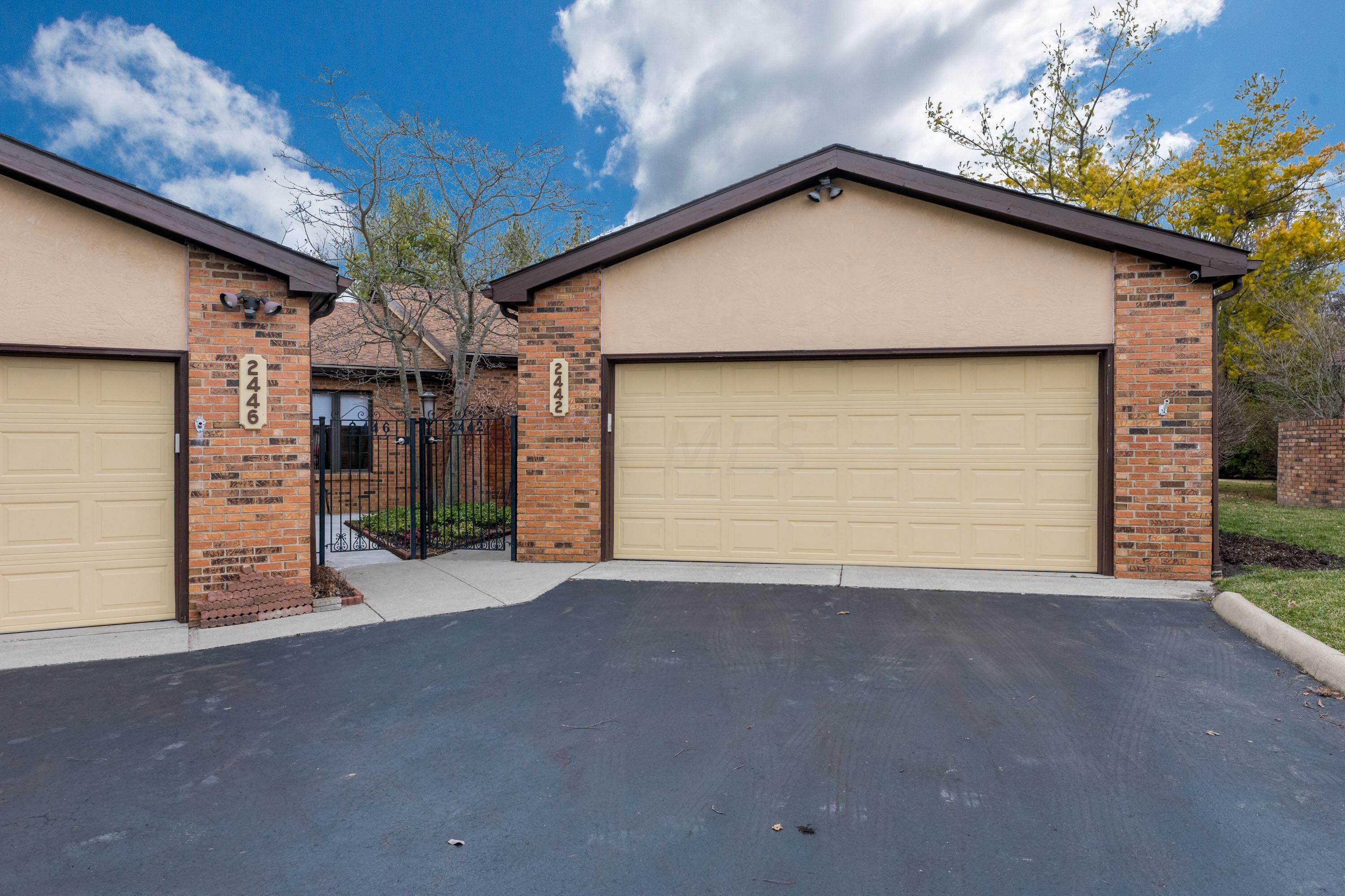 Property Photo: 2442 Sherwood Villa OH 43221