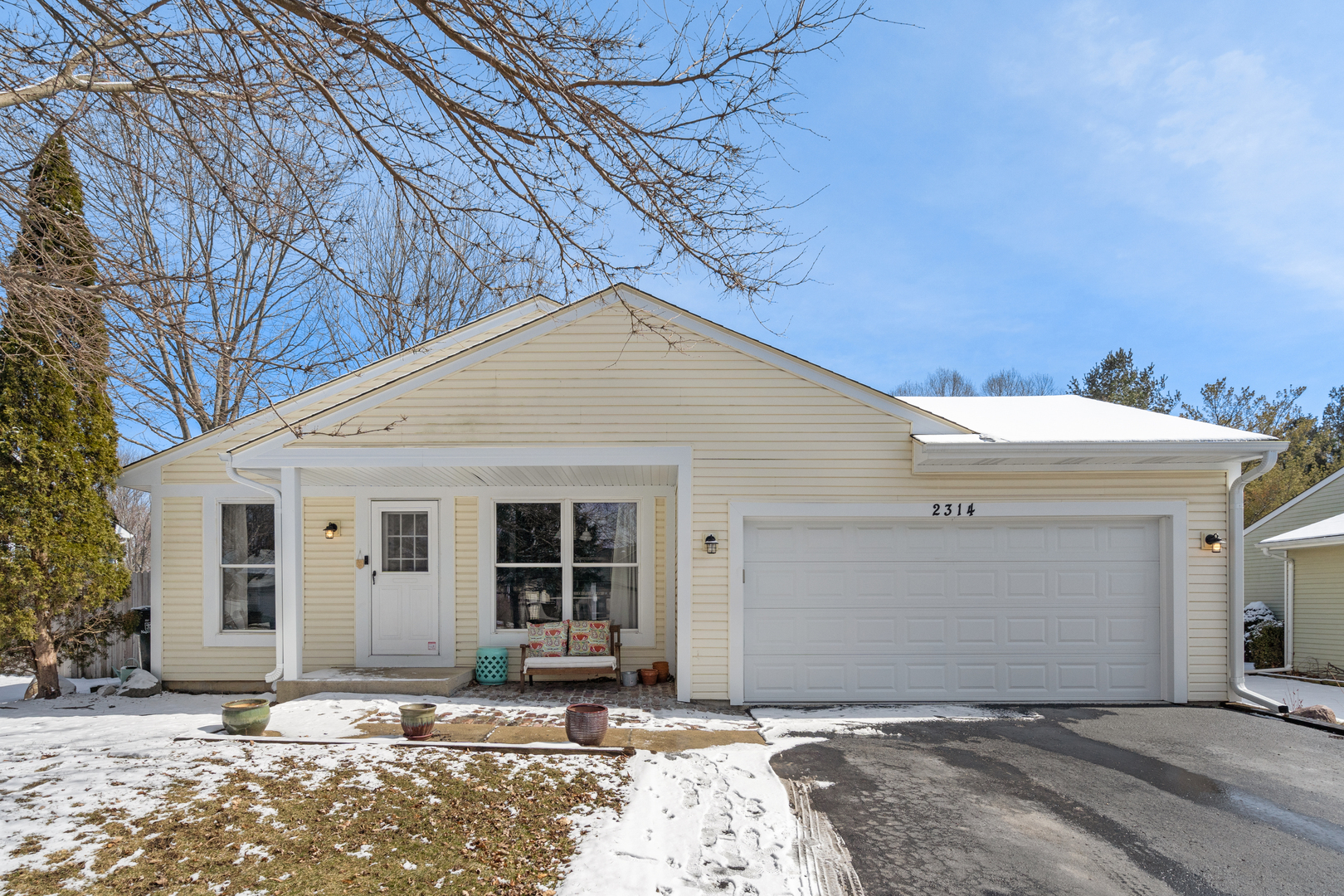 Property Photo:  2314 Wayland Lane  IL 60565 