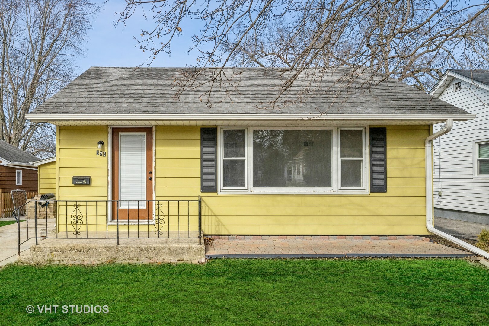 Property Photo:  825 Douglas Avenue  IL 60505 