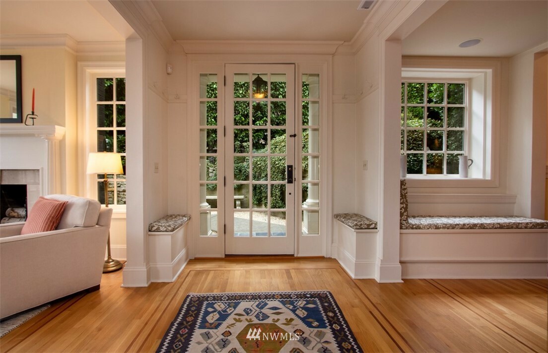 Property Photo: 1435 Newport Way WA 98122