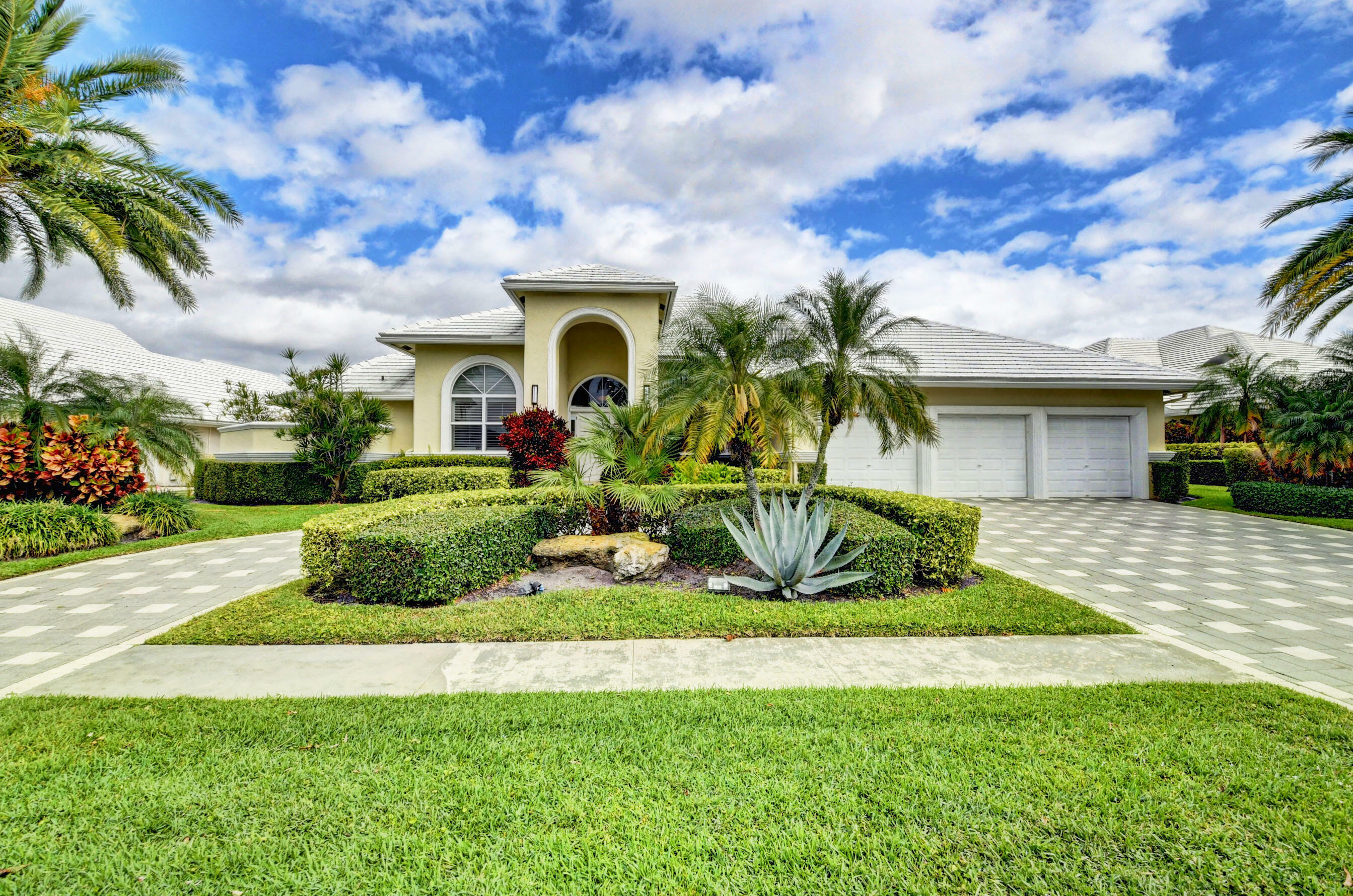 Property Photo:  4861 Tallowwood Lane  FL 33487 