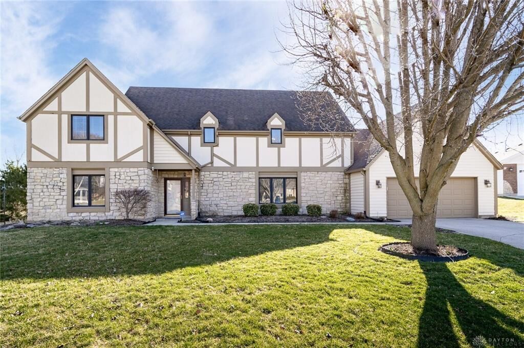 Property Photo: 5016 Sycamore View Drive OH 45458