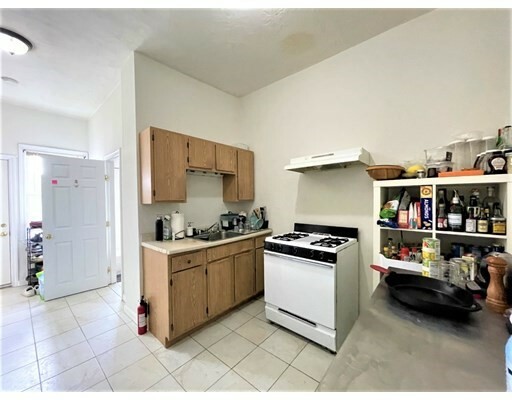 Property Photo:  3 Cedar Square 2  MA 02140 