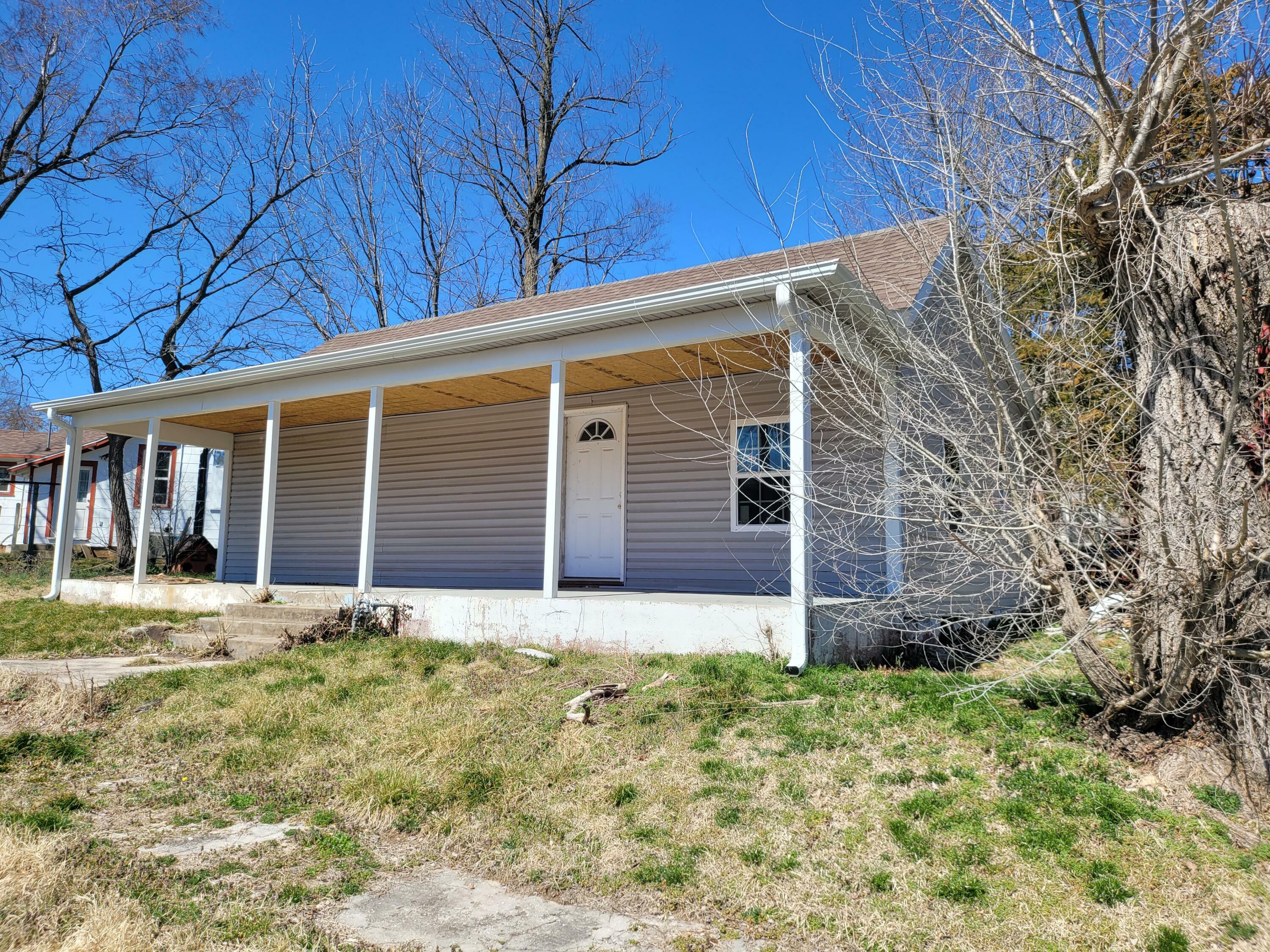 Property Photo:  101 E Lincoln Street  MO 65705 