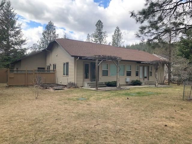Property Photo: 325 Hogans Way WA 99109