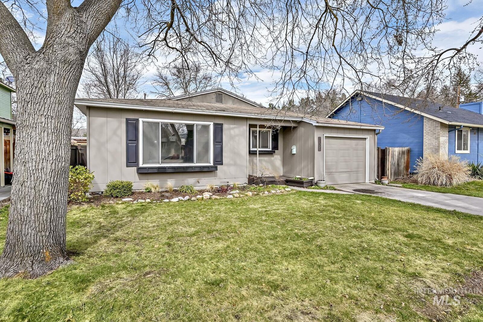 Property Photo:  1022 E McKinley St  ID 83712 