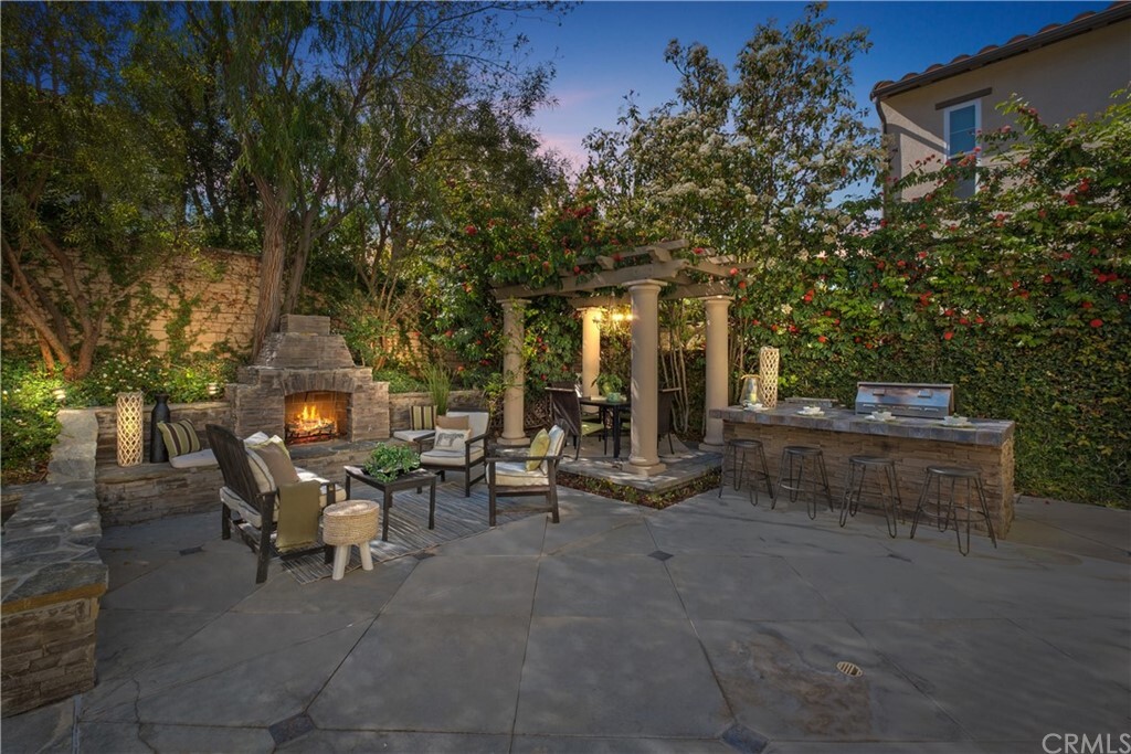 Property Photo: 104 Retreat CA 92603