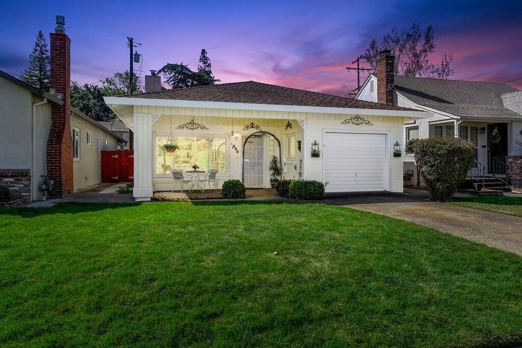 Property Photo:  1330 Burnett Way  CA 95818 