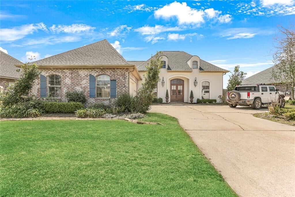 Property Photo: 156 Riverlands Drive LA 70068