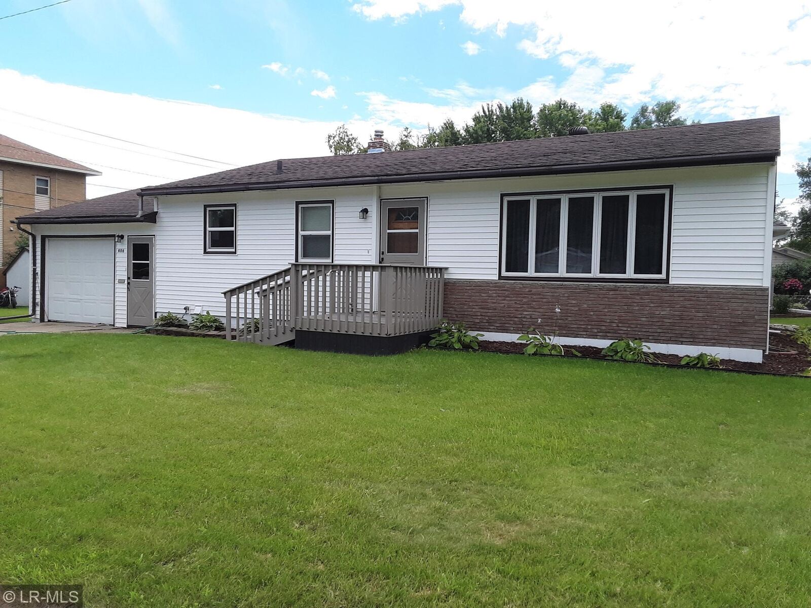 Property Photo:  406 E Cedar Avenue  MN 56537 