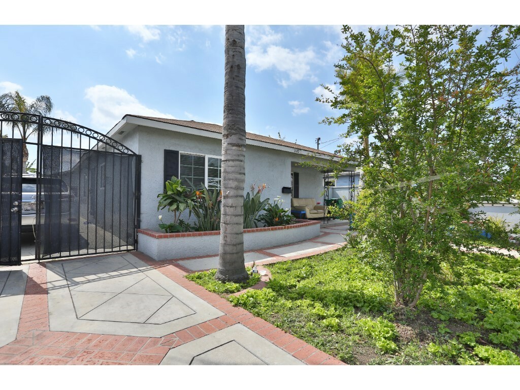 Property Photo:  1126 W Cubbon Street  CA 92703 