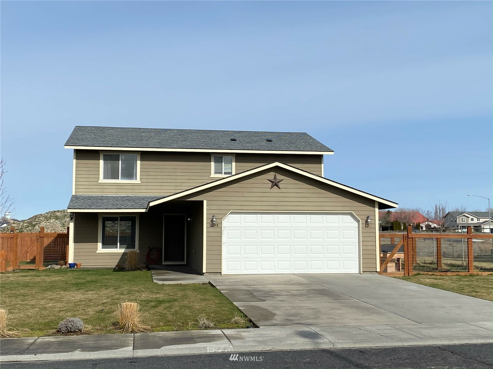 Property Photo:  1038 W Windrose Drive  WA 98837 