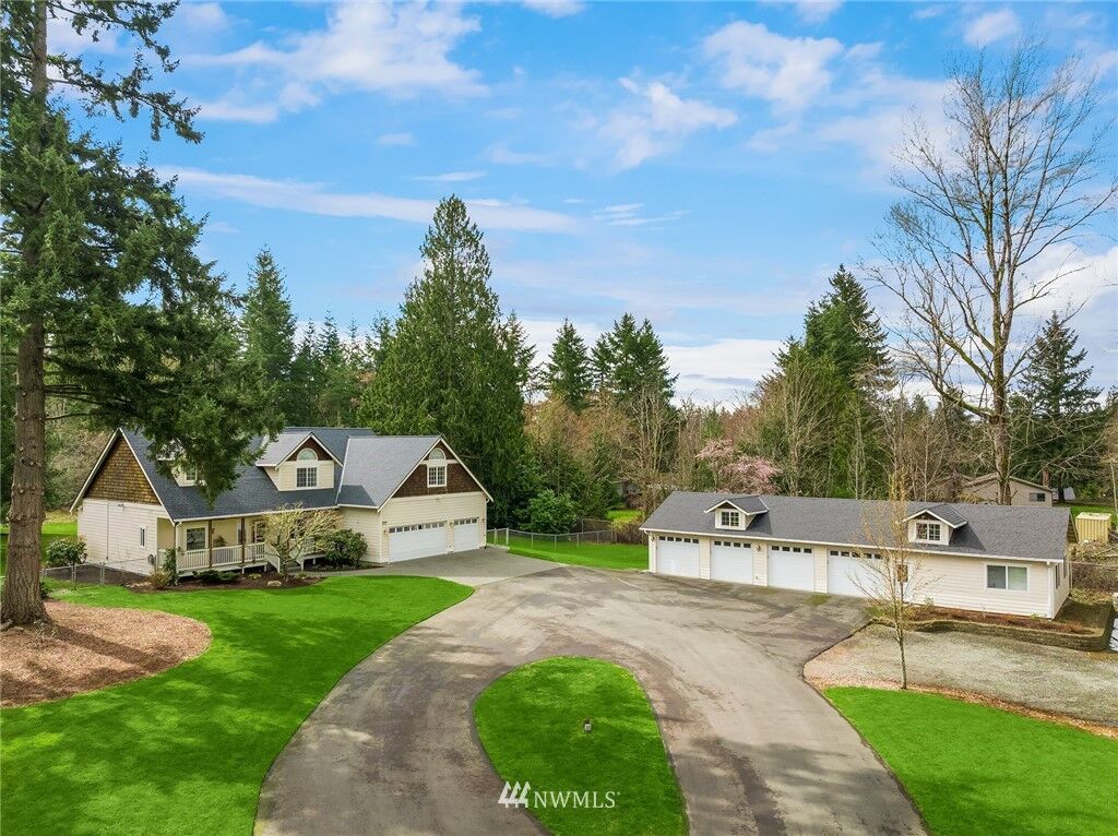 Property Photo:  22005  260th Avenue SE  WA 98038 