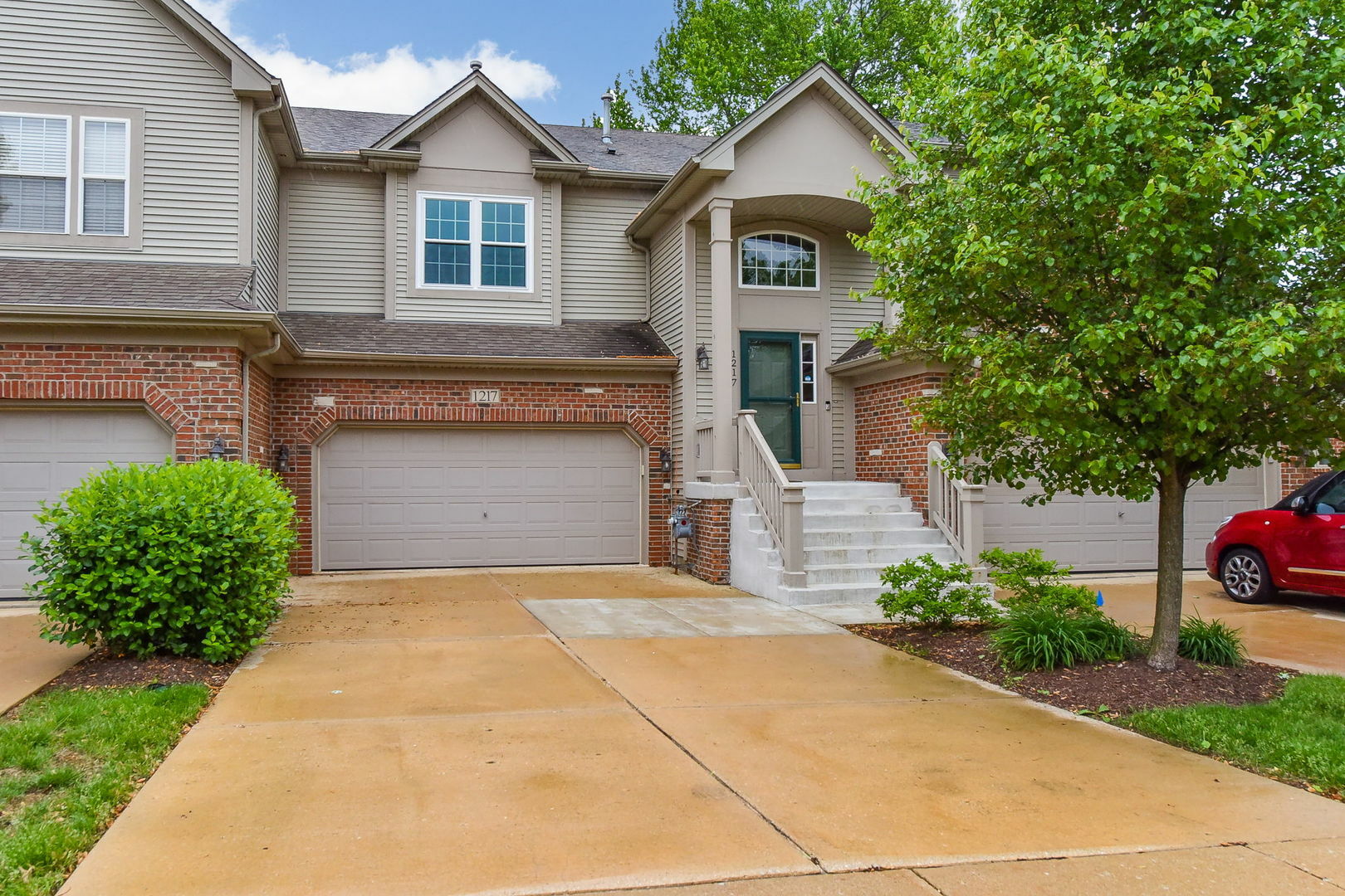 Property Photo:  1217 Oakleaf Court  IL 60506 