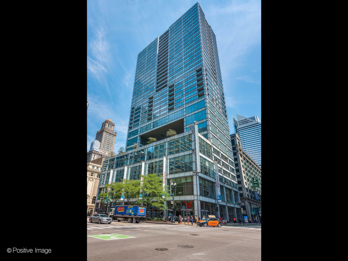 Property Photo: 8 E Randolph Street 2807 IL 60601