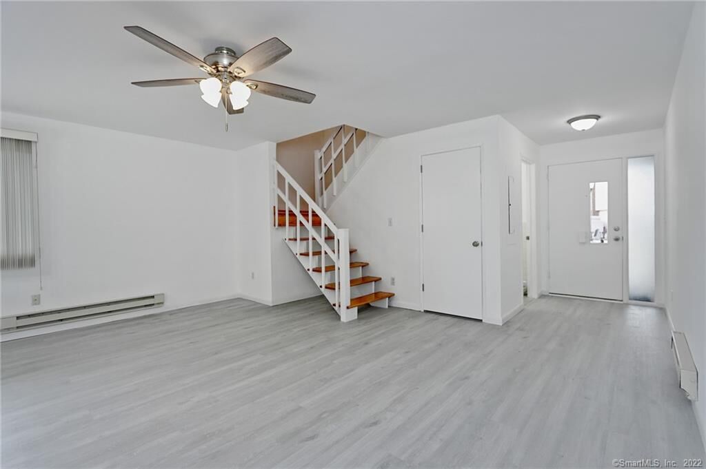 Property Photo: 156 West Walk 156 CT 06516