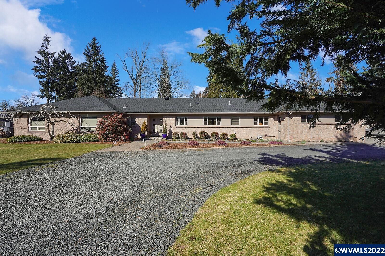 Property Photo:  455 W High St  OR 97383 