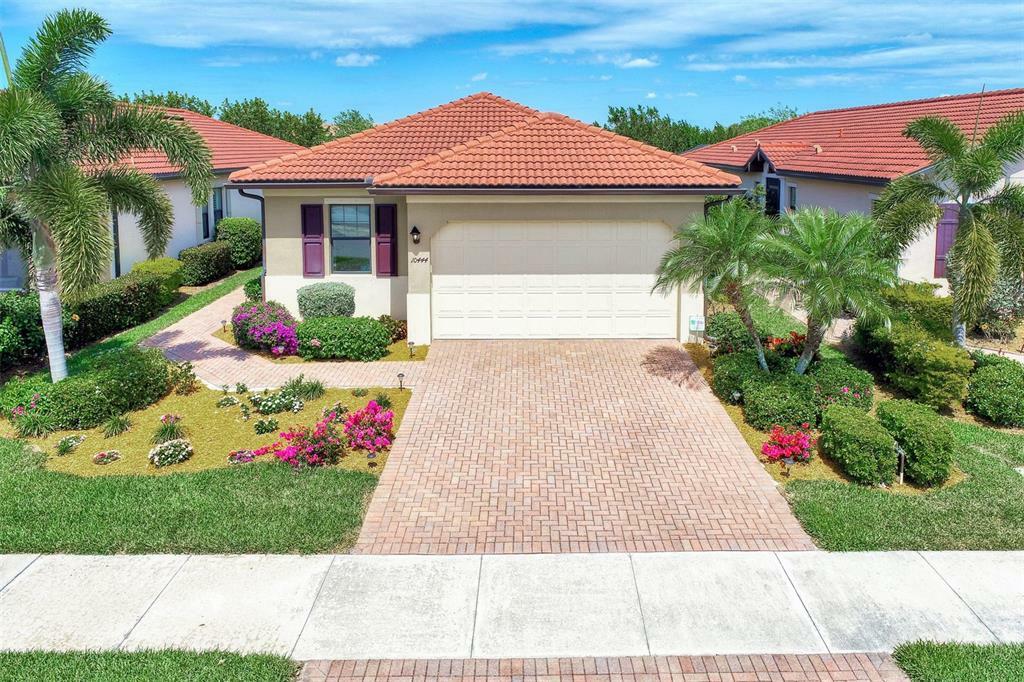 Property Photo: 10444 Crooked Creek Drive FL 34293