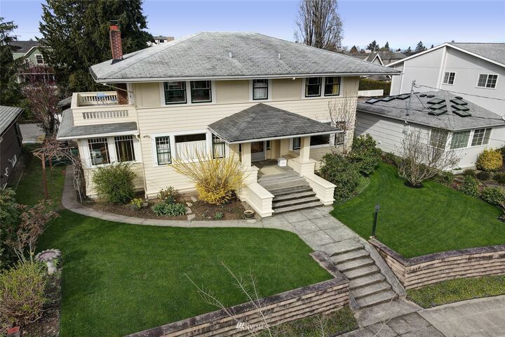 Property Photo:  2653 Walnut Avenue SW  WA 98116 