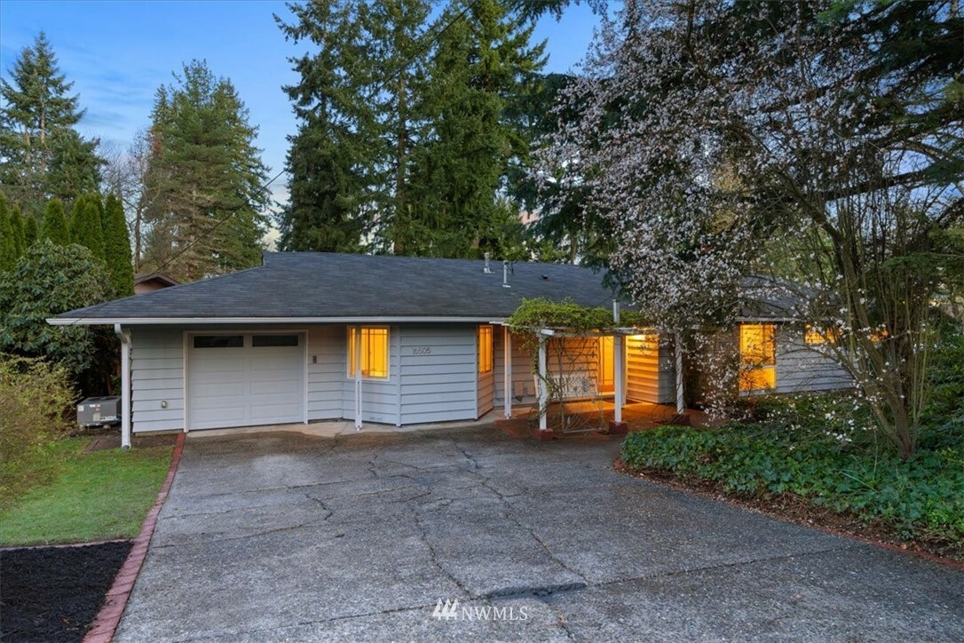 16505 Lake Hills Boulevard  Bellevue WA 98008 photo