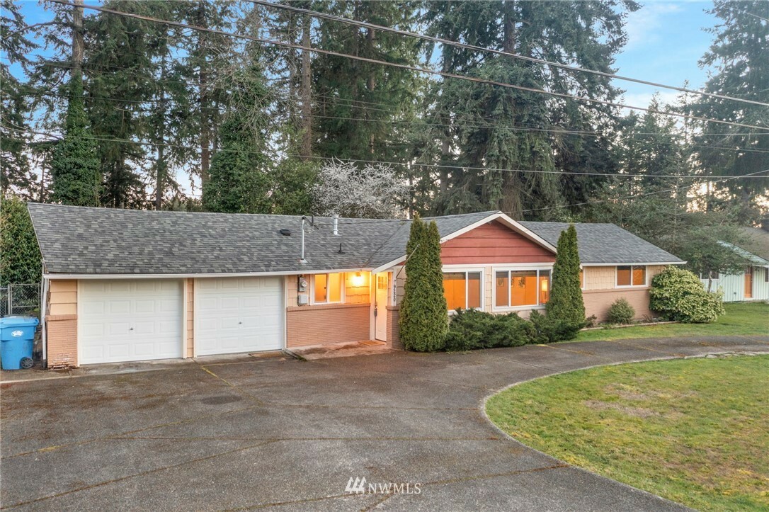 Property Photo:  9220 Westmont Place SW  WA 98498 