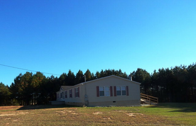 Property Photo:  207 Holiday Road  GA 30673 