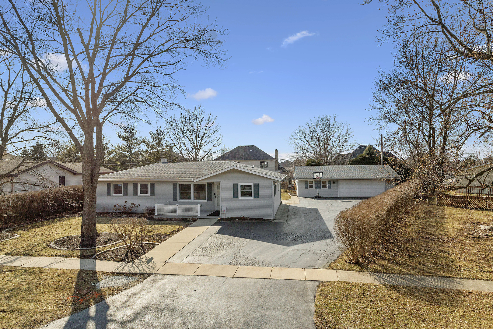 Property Photo:  601 Oxford Court  IL 60451 