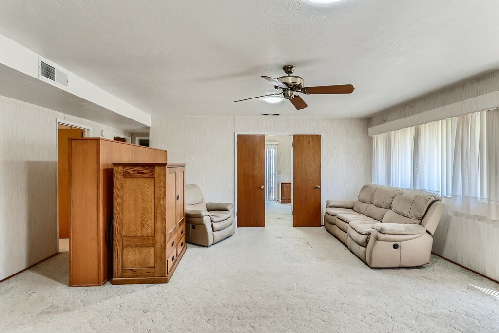 Property Photo:  1047 Crest View Road  CA 92081 