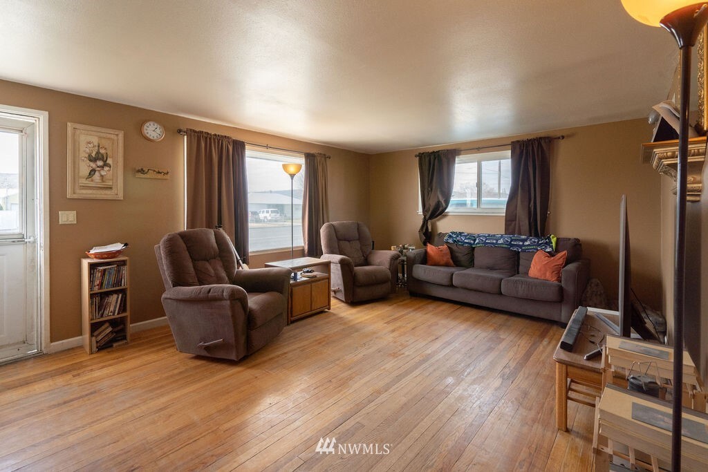 Property Photo: 148 D Street SE WA 98823