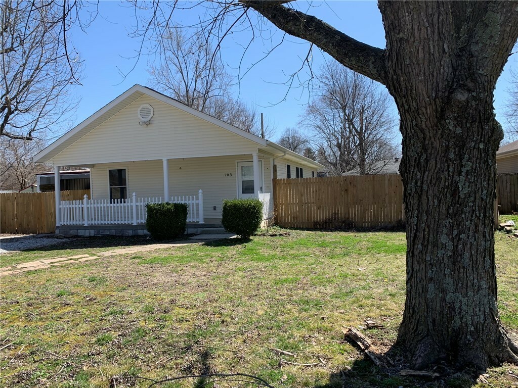 Property Photo:  703 NW 14th Street  AR 72712 