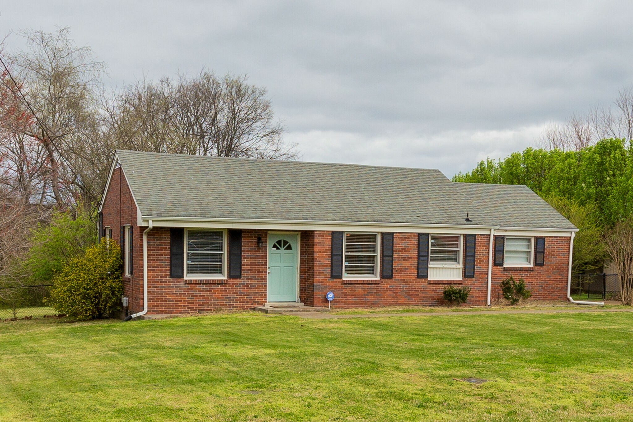 Property Photo: 903 Joyce Ln TN 37216