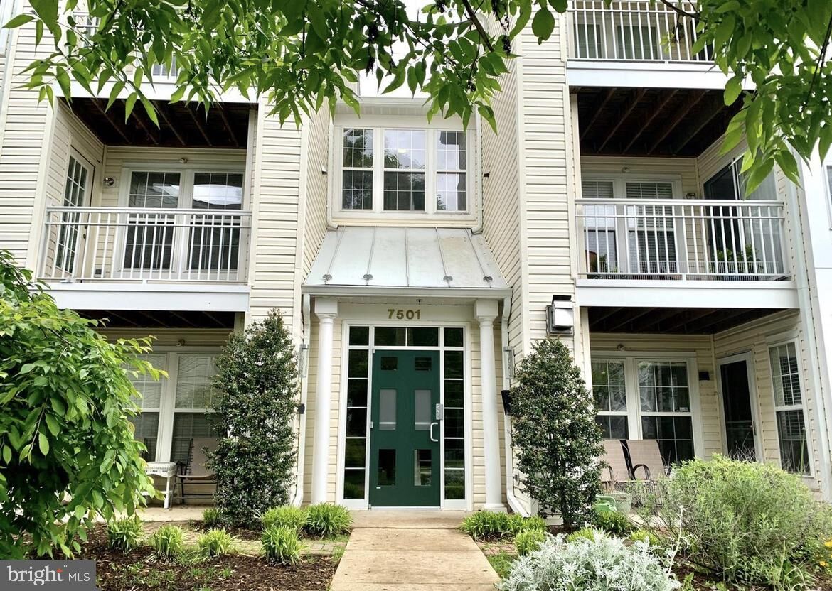 Property Photo:  7501 Calderon Court E 245  VA 22306 