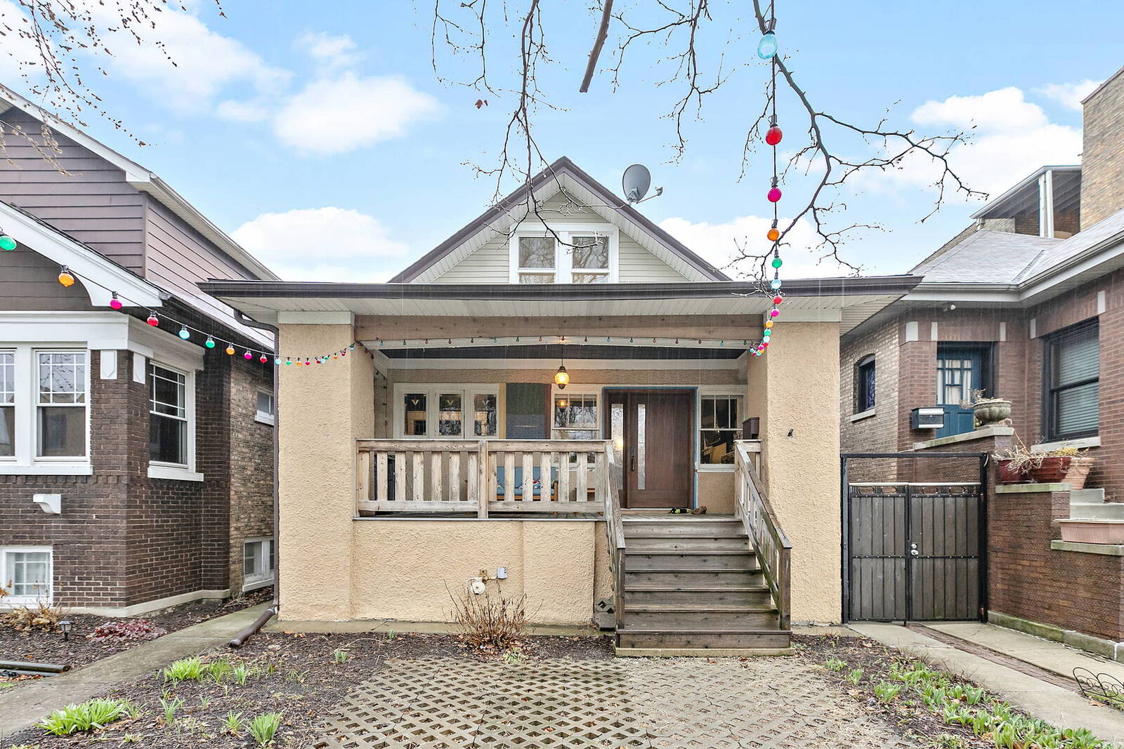 Property Photo:  3107 N Springfield Avenue  IL 60618 