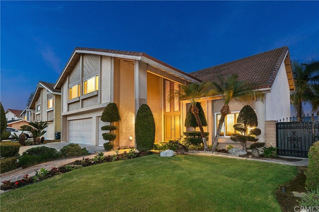 Property Photo:  18922 Flagstaff Lane  CA 92646 