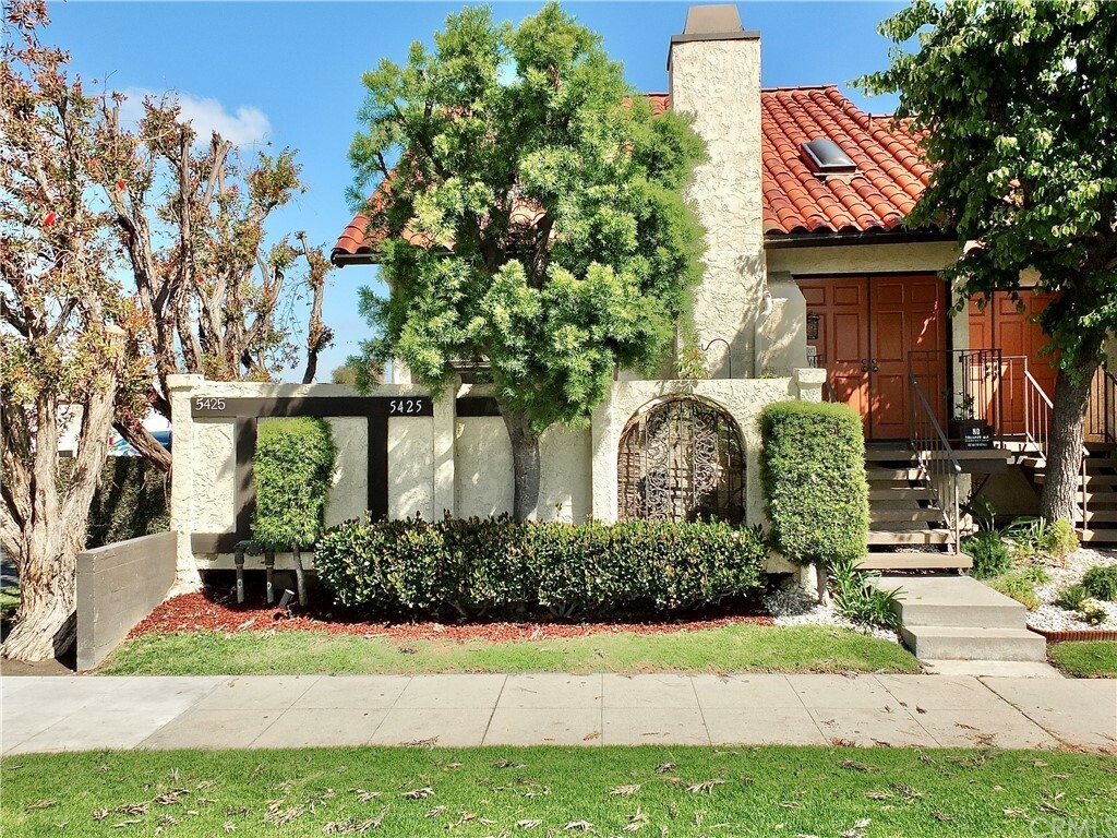 Property Photo: 5425 E Centralia Street CA 90808