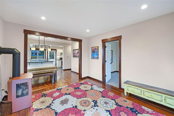 Property Photo:  1403 11th Street  WA 98221 