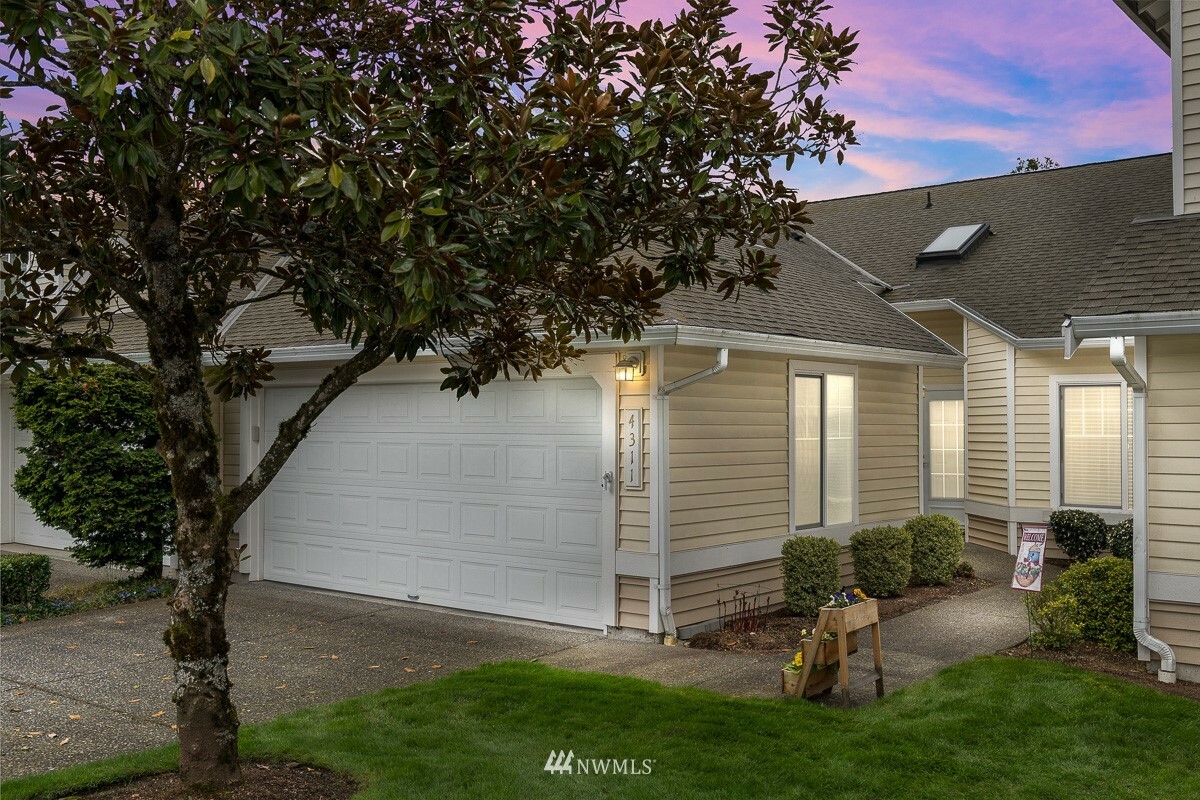 Property Photo:  4311 S 220th Place 18-3  WA 98032 