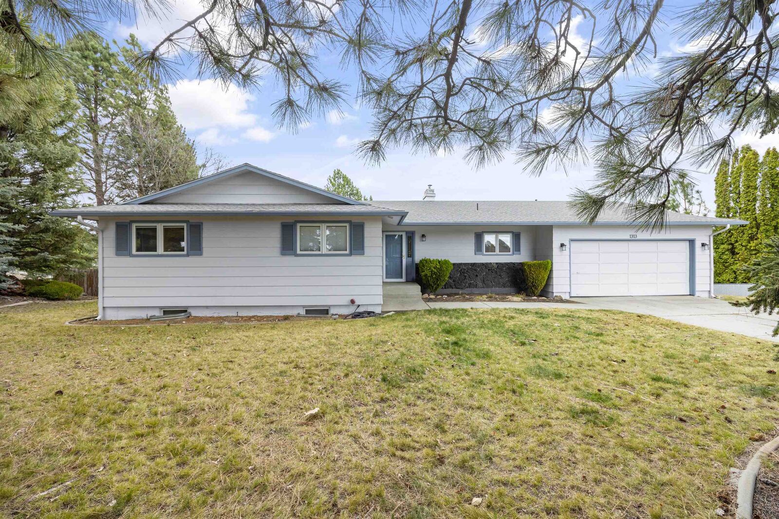 Property Photo:  1313 S Rotchford Dr  WA 99037 