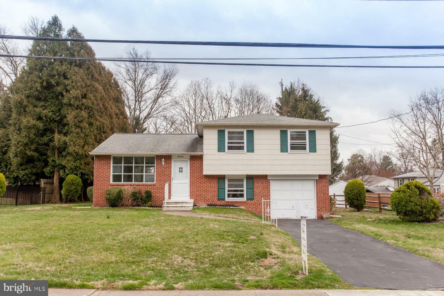 Property Photo:  13 Broadale Road  PA 18901 