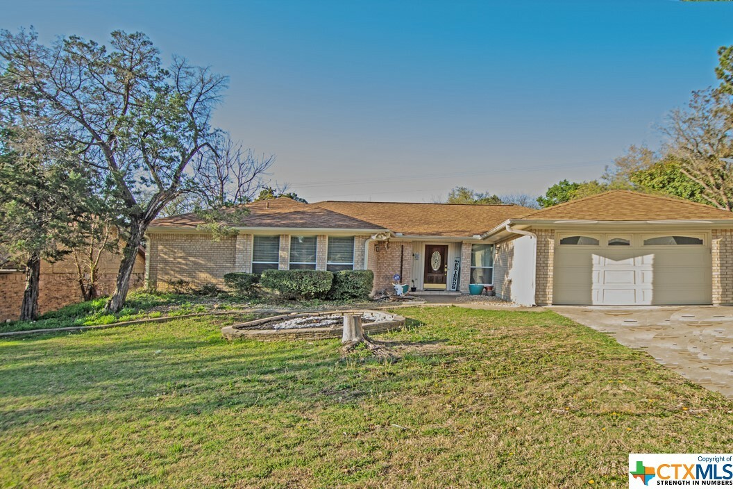 Property Photo:  1500 Cedar Oaks Lane  TX 76548 