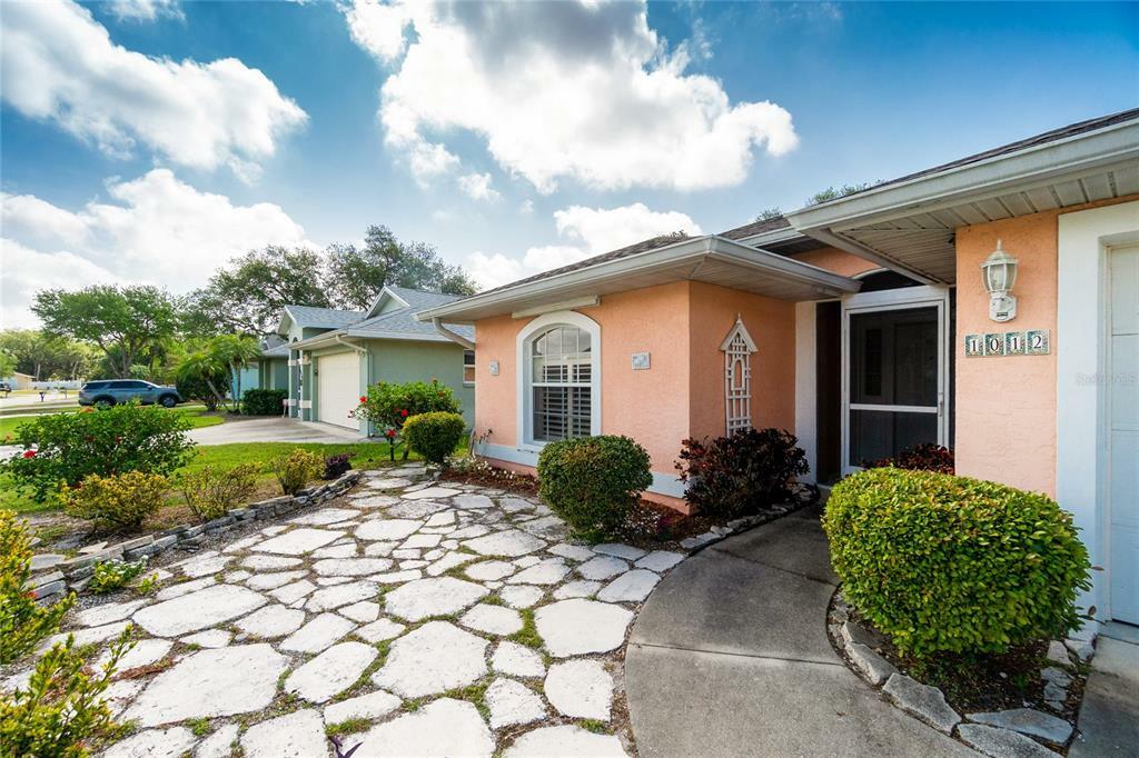 Property Photo:  1012 Laurel Avenue  FL 34285 