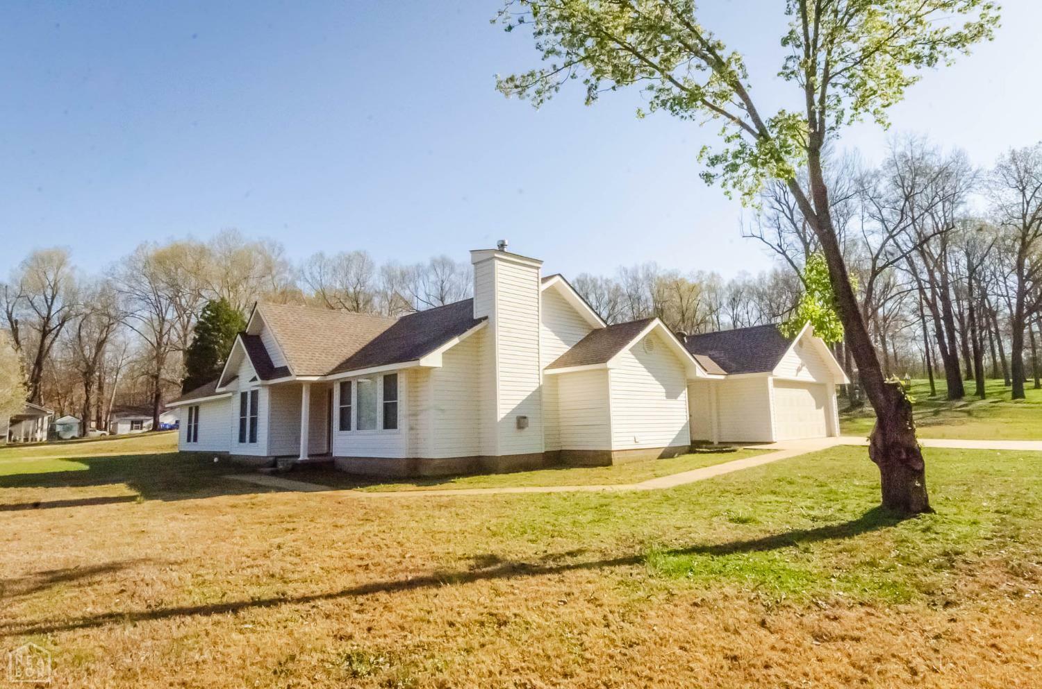 Property Photo:  395 County Road 340  AR 72401 