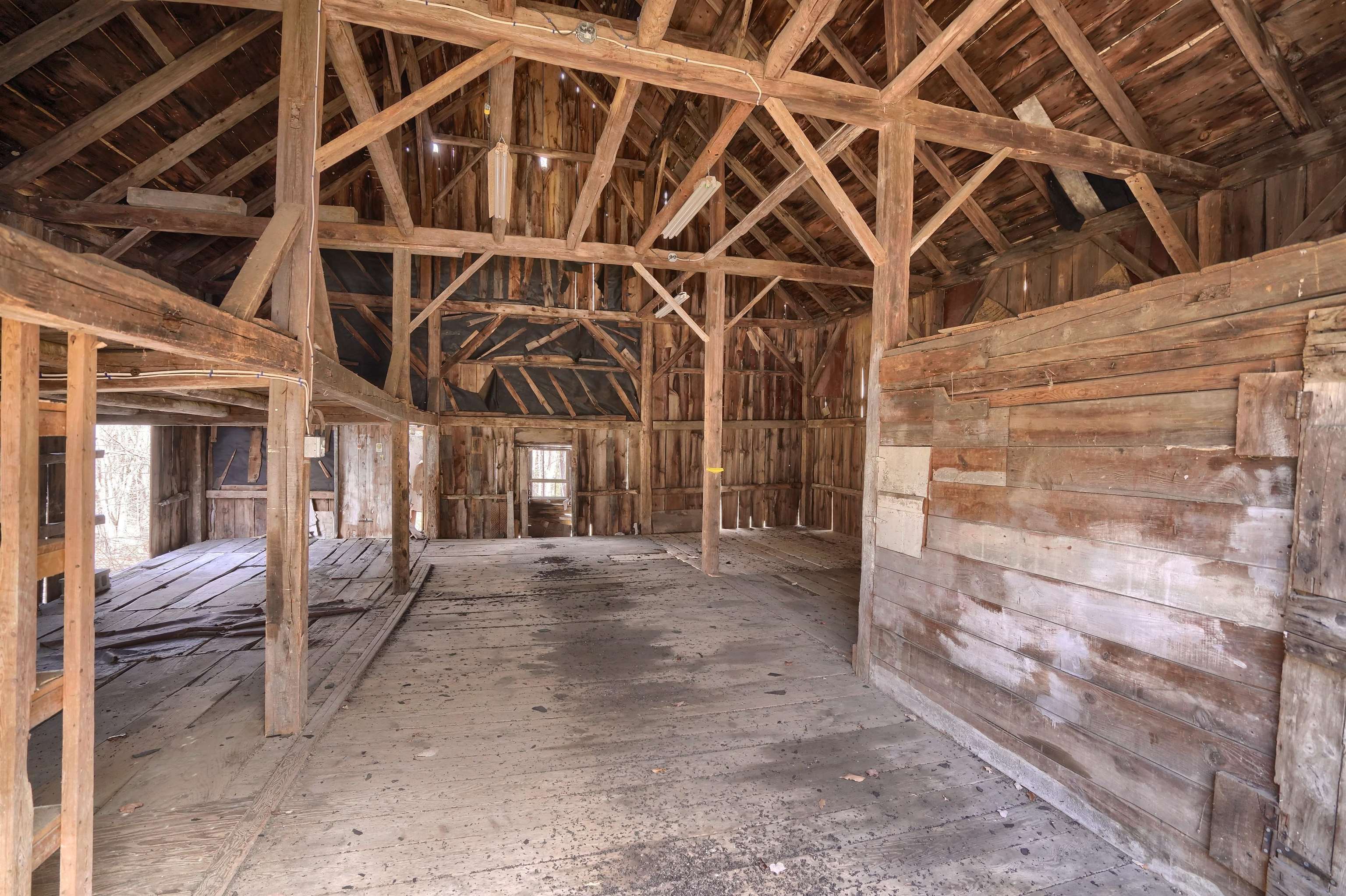 Property Photo: 8 Cross Road NH 03057
