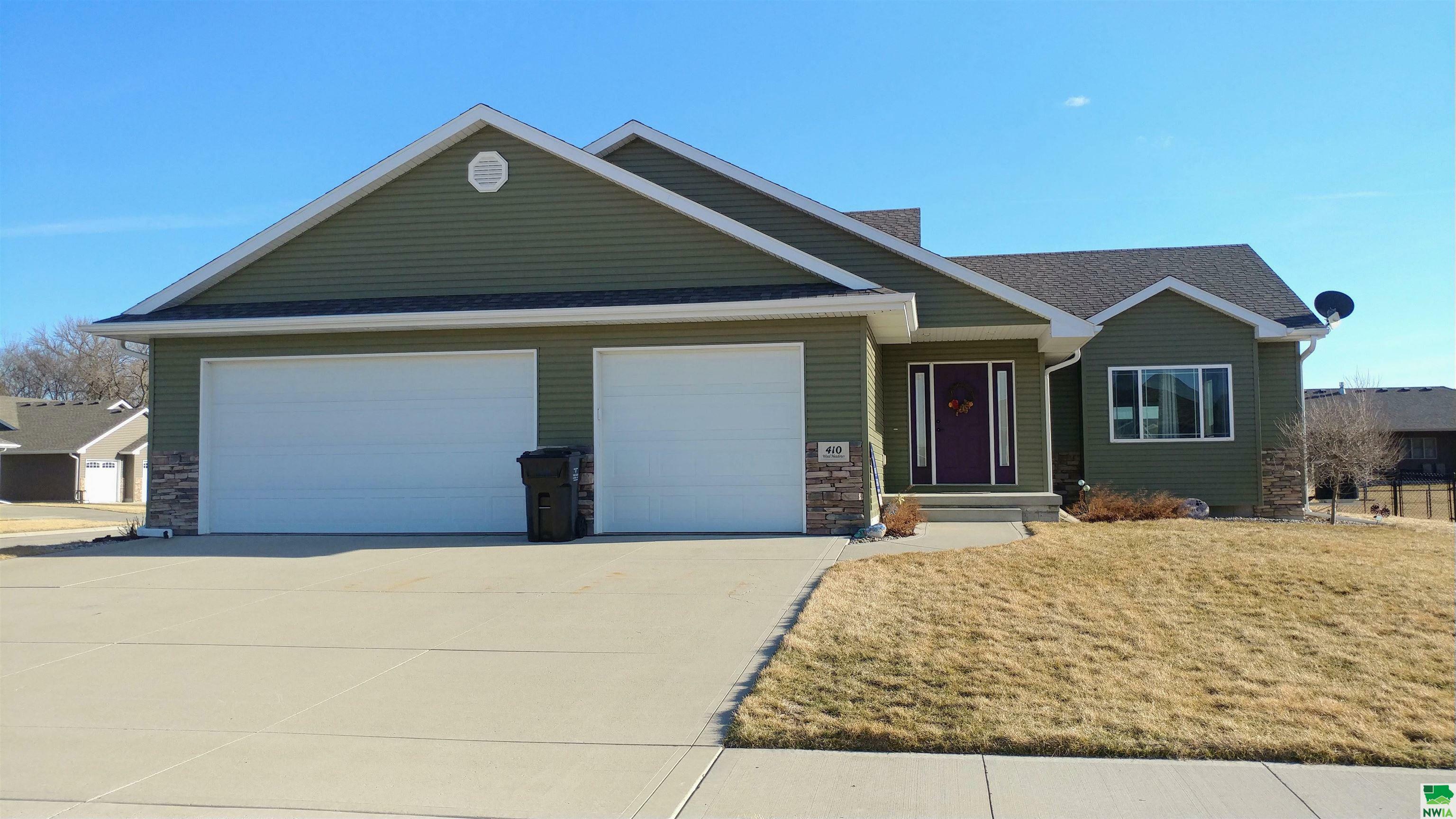 Property Photo:  410 Wood Meadows Dr  IA 51054 