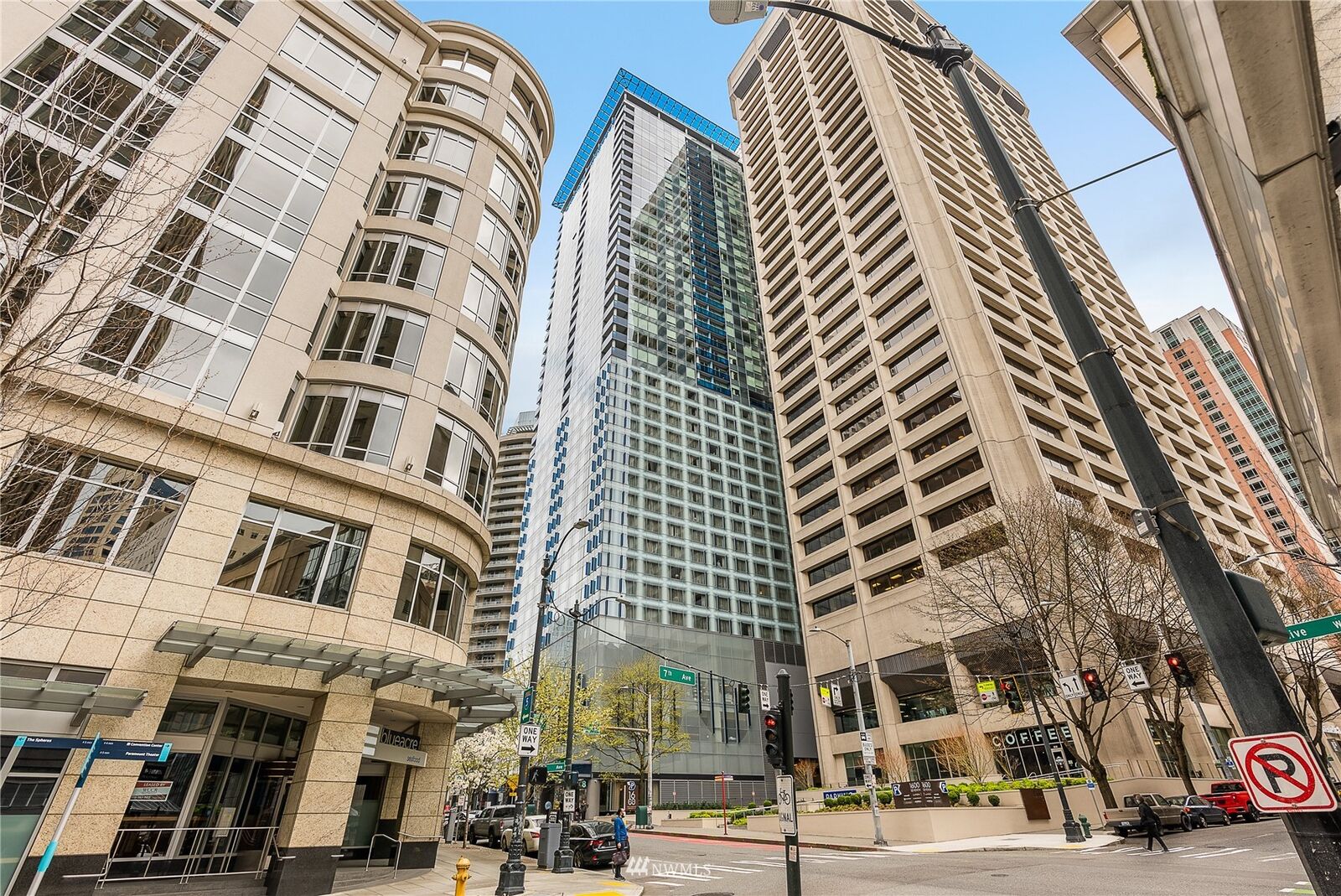 Property Photo:  737 Olive Way 1900  WA 98101 