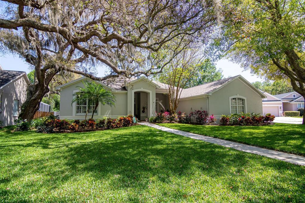 Property Photo:  505 Little Eagle Court  FL 33594 